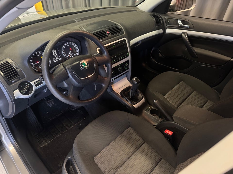 Skoda Octavia 2,0 TDi Ambiente Combi 5d