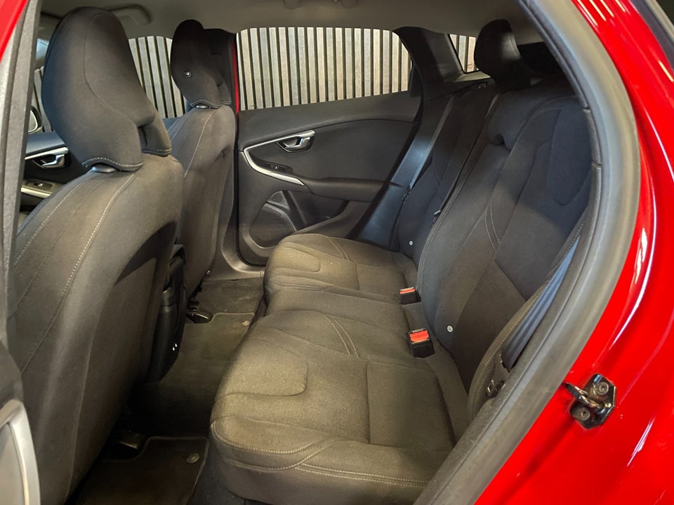 Volvo V40 1,6 D2 115 Kinetic 5d