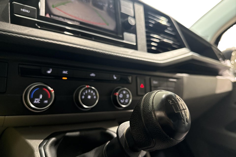 VW Transporter 2,0 TDi 110 Kassevogn lang