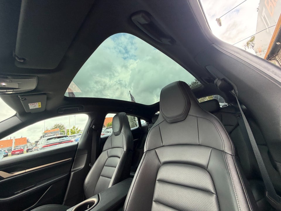 Porsche Taycan 4d