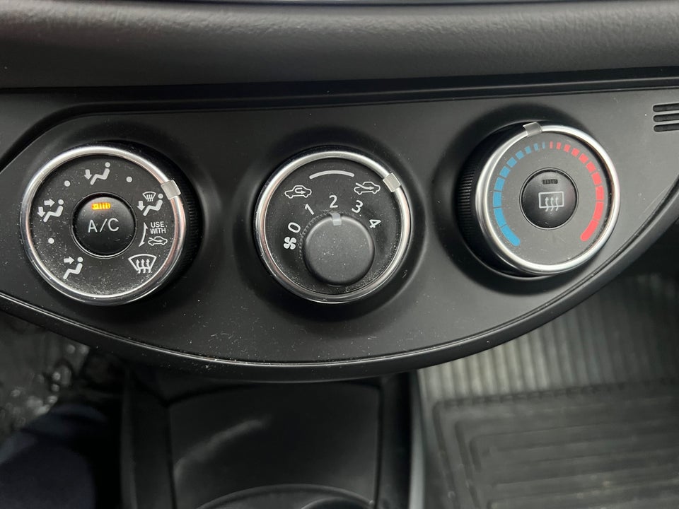 Toyota Yaris 1,0 VVT-i T2 Premium 5d