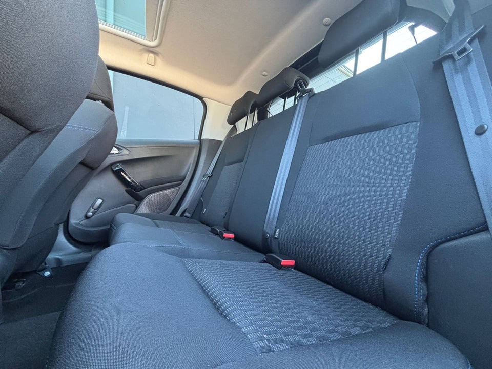 Peugeot 208 1,2 PureTech 82 Allure Sky 5d