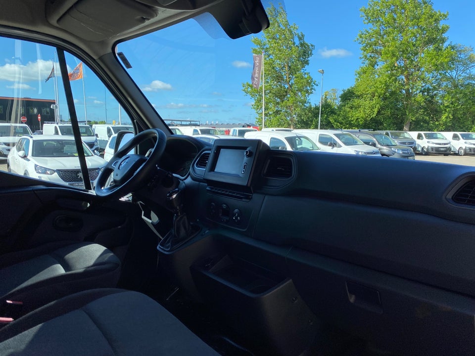 Renault Master IV T33 2,3 dCi 150 L2H2 Kassevogn