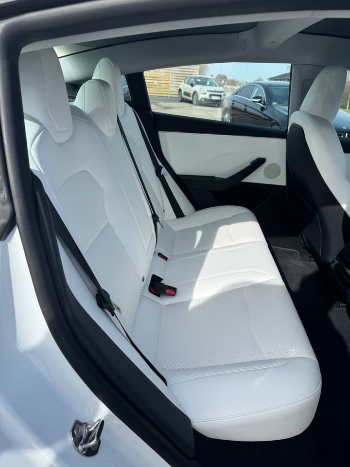 Tesla Model 3 RWD 4d