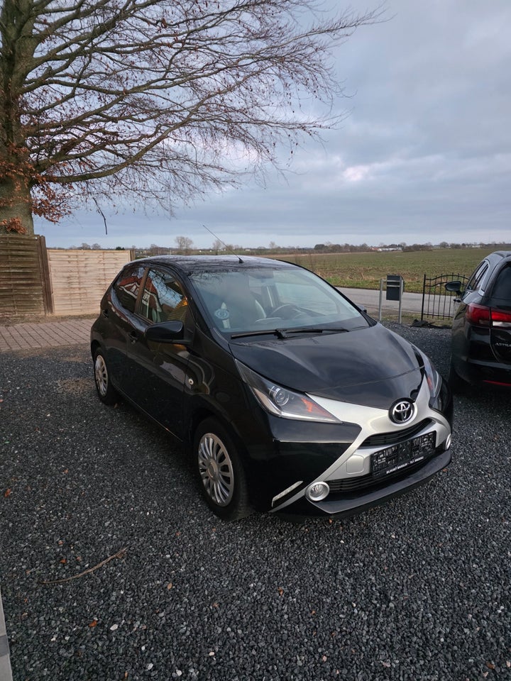 Toyota Aygo 1,0 VVT-i x-black 5d