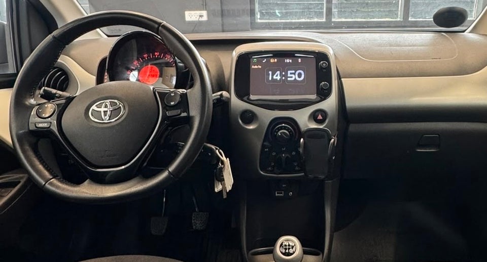Toyota Aygo 1,0 VVT-i x-play x-touch 5d