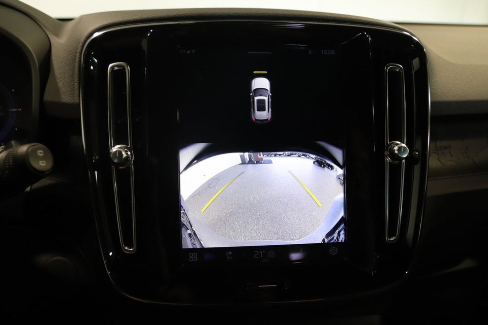 Volvo EX40 Standard Range Plus 5d