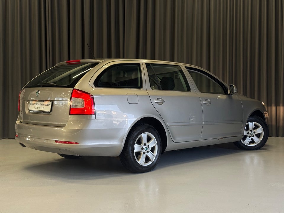 Skoda Octavia 2,0 TDi Ambiente Combi 5d