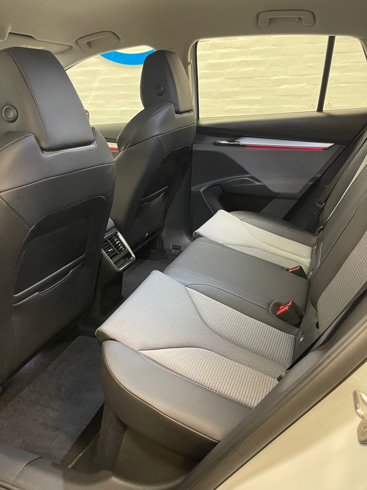 Skoda Enyaq 80 iV Loft 5d