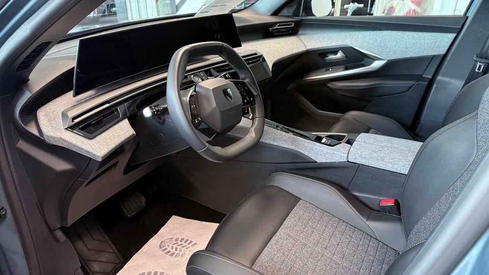 Peugeot e-5008 77 Allure 7prs 5d