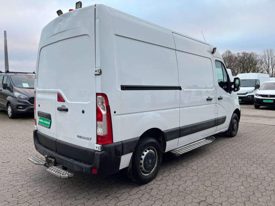 Renault Master III T33 2,3 dCi 135 L2H2 Kassevogn