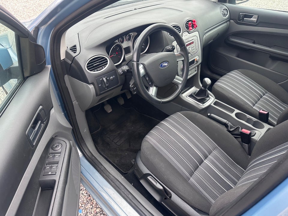 Ford Focus 1,6 Ghia 5d