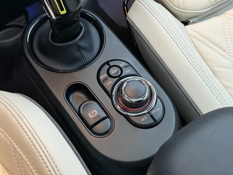 MINI Cooper SE Maximise 3d