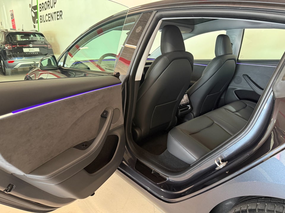 Tesla Model 3 Long Range AWD 4d