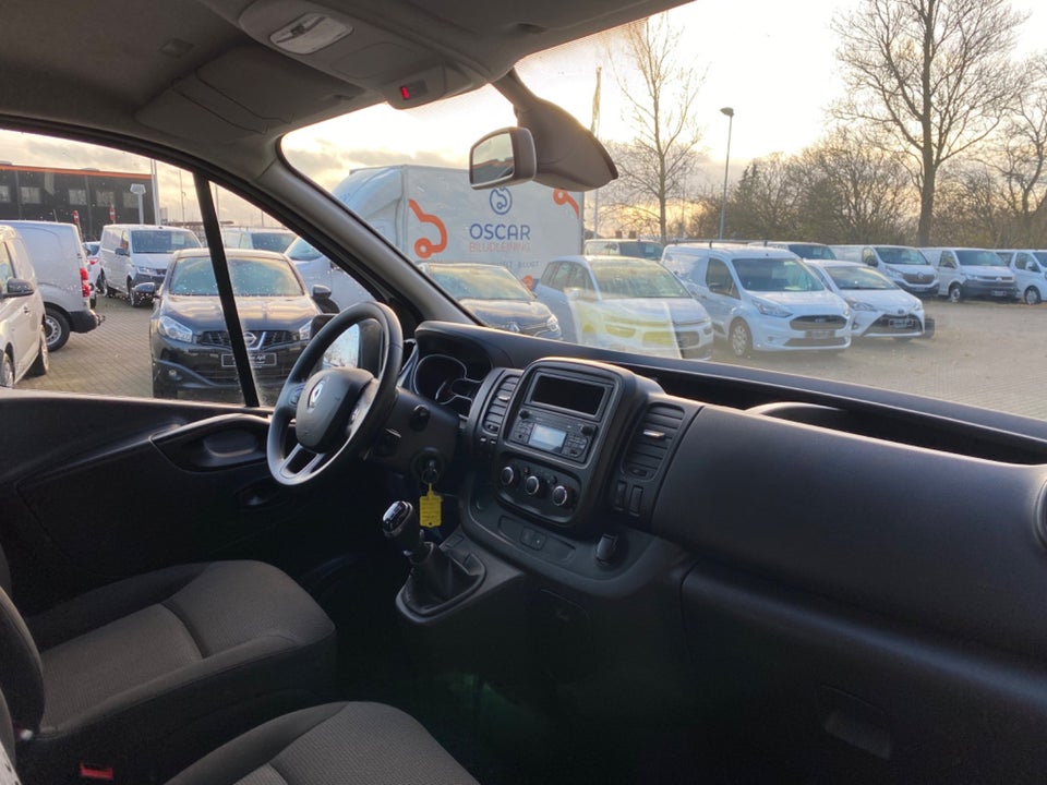 Renault Trafic T29 2,0 dCi 120 L2H1 Mandskabsvogn