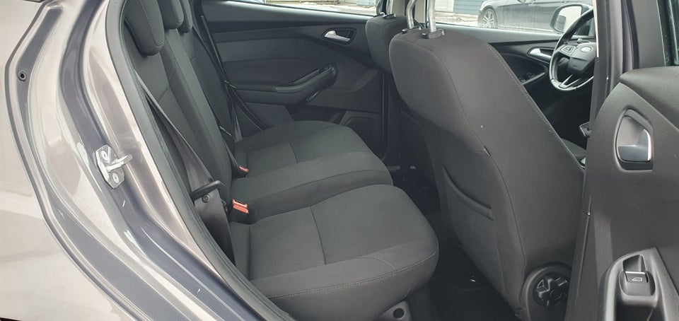 Ford Focus 1,0 SCTi 100 Business stc. 5d