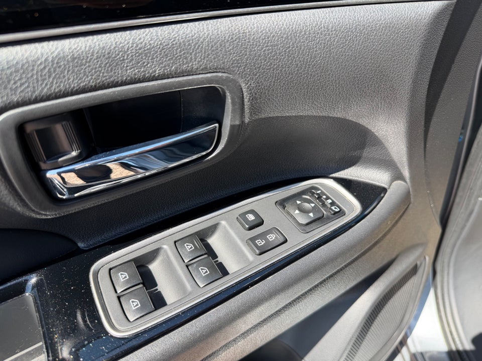 Mitsubishi Outlander 2,4 PHEV Inform CVT 4WD 5d