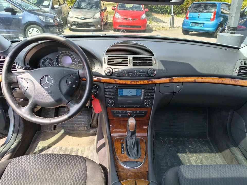 Mercedes E240 2,6 Elegance stc. aut. 5d