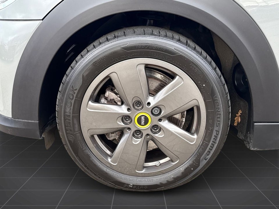 MINI Cooper SE Essential 3d