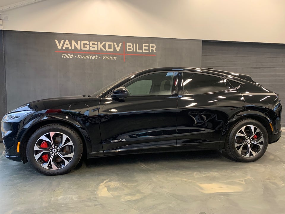 Ford Mustang Mach-E 75 Premium Standard Range AWD 5d