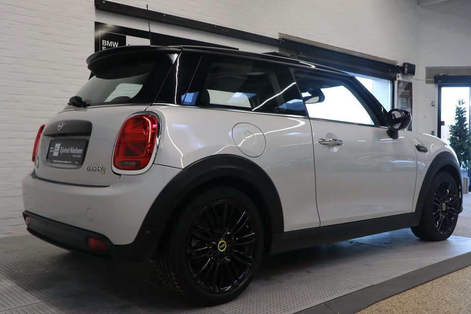 MINI Cooper SE Camden 3d