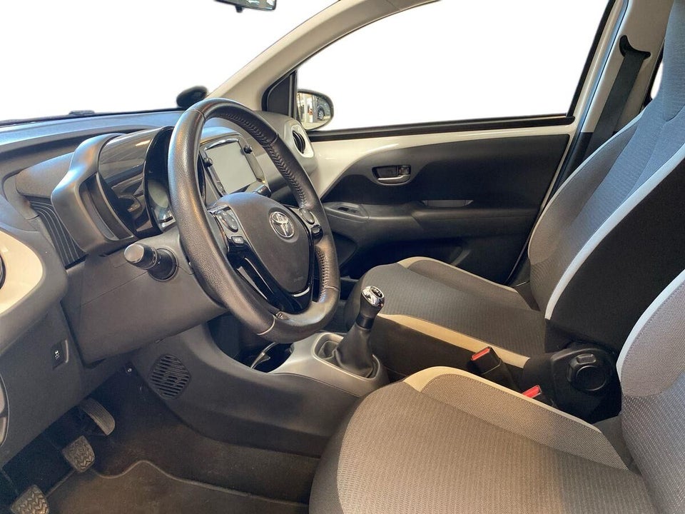 Toyota Aygo 1,0 VVT-i x-press 5d