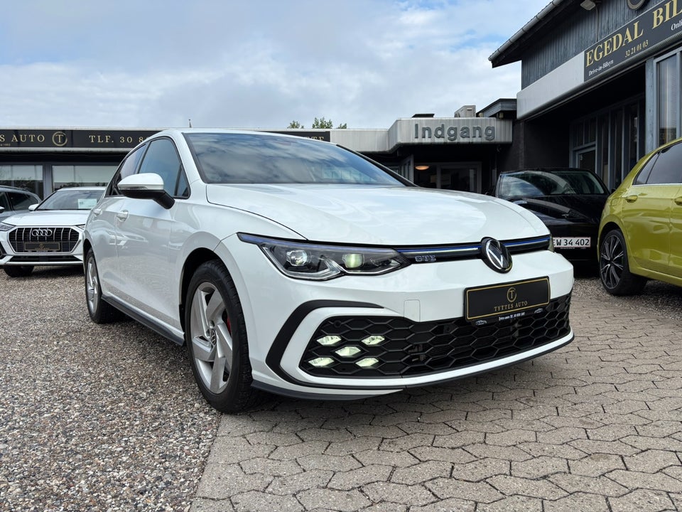 VW Golf VIII 1,4 GTE DSG 5d