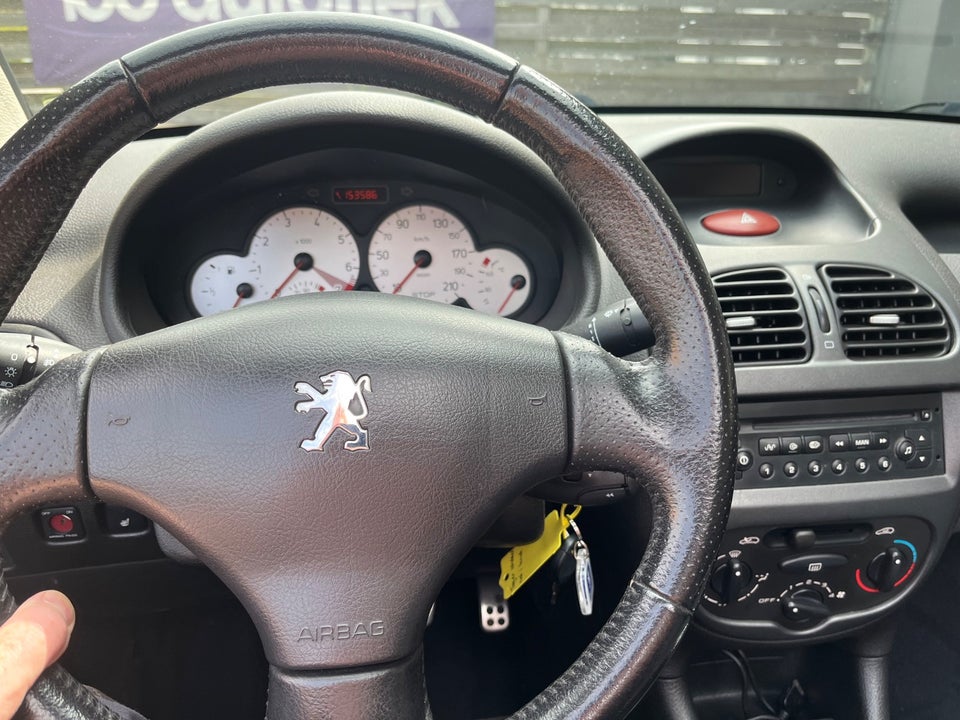 Peugeot 206 1,6 16V CC 2d