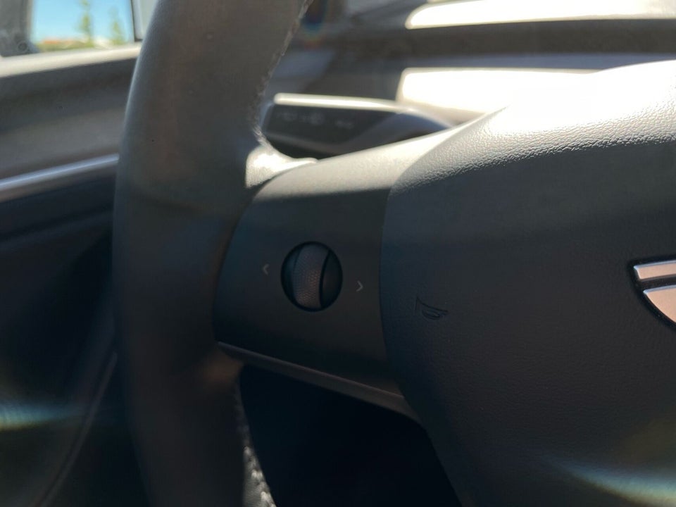 Tesla Model Y Long Range AWD 5d