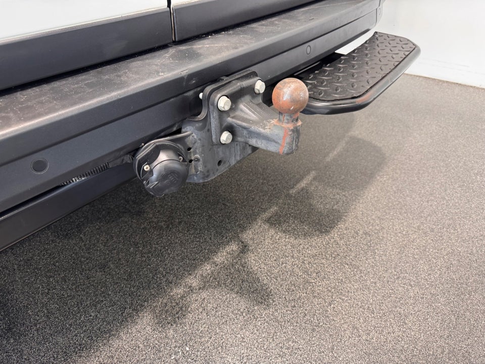 VW Crafter 35 2,0 TDi 177 Kassevogn L3H2 aut.