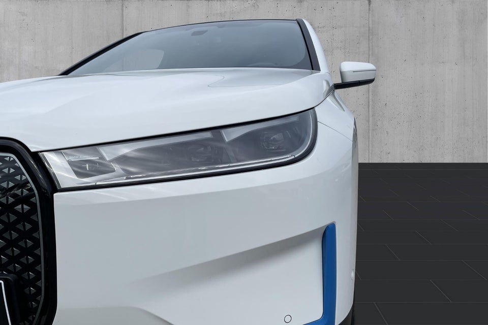 BMW iX xDrive40 Supercharged 5d