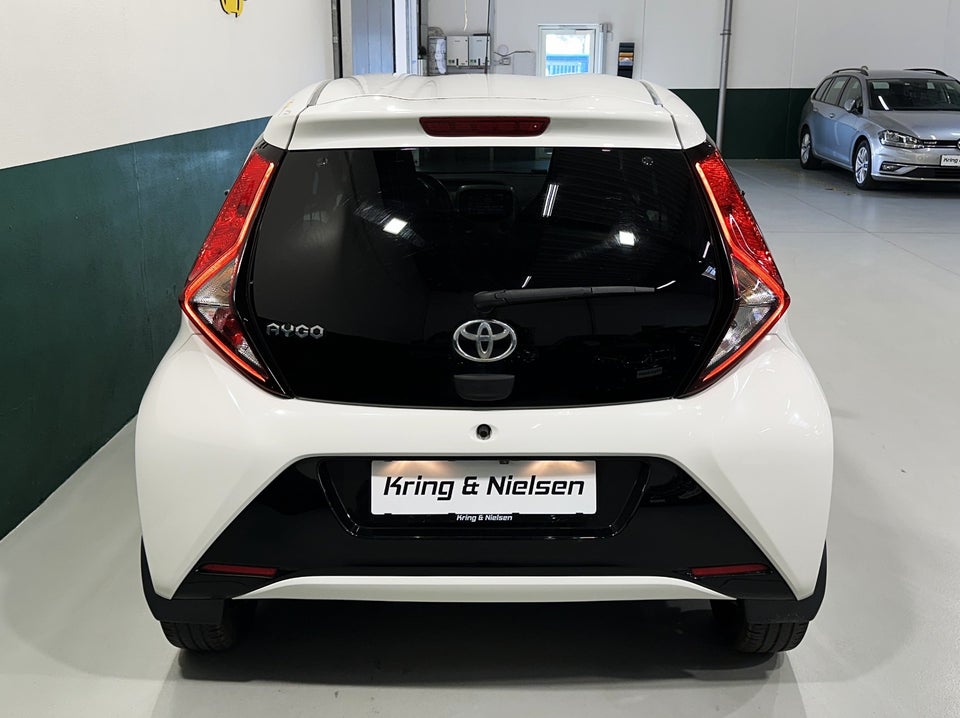 Toyota Aygo 1,0 VVT-i x-press 5d