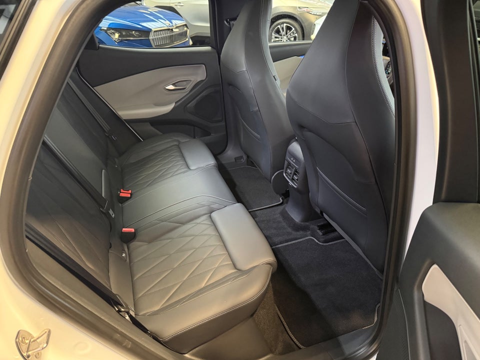 Ford Explorer 82 Premium Extended Range 5d