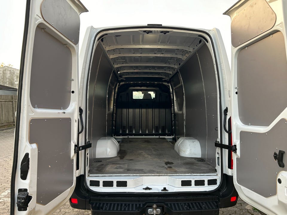 Nissan Interstar 2,3 dCi 165 L3H2 Tekna Van RWD