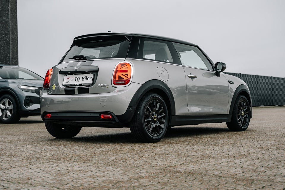 MINI Cooper SE Essential 3d