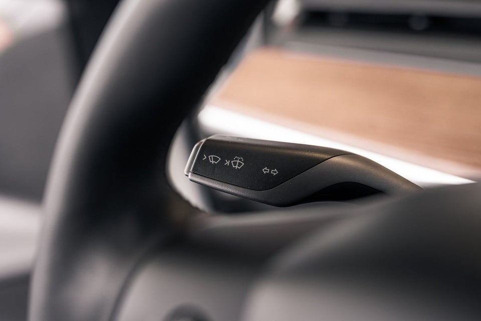 Tesla Model 3 Standard Range+ RWD 4d