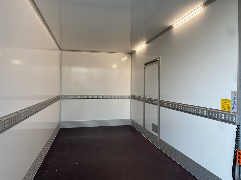 Iveco Daily 3,0 35S18 4100mm Box m/lift AG8