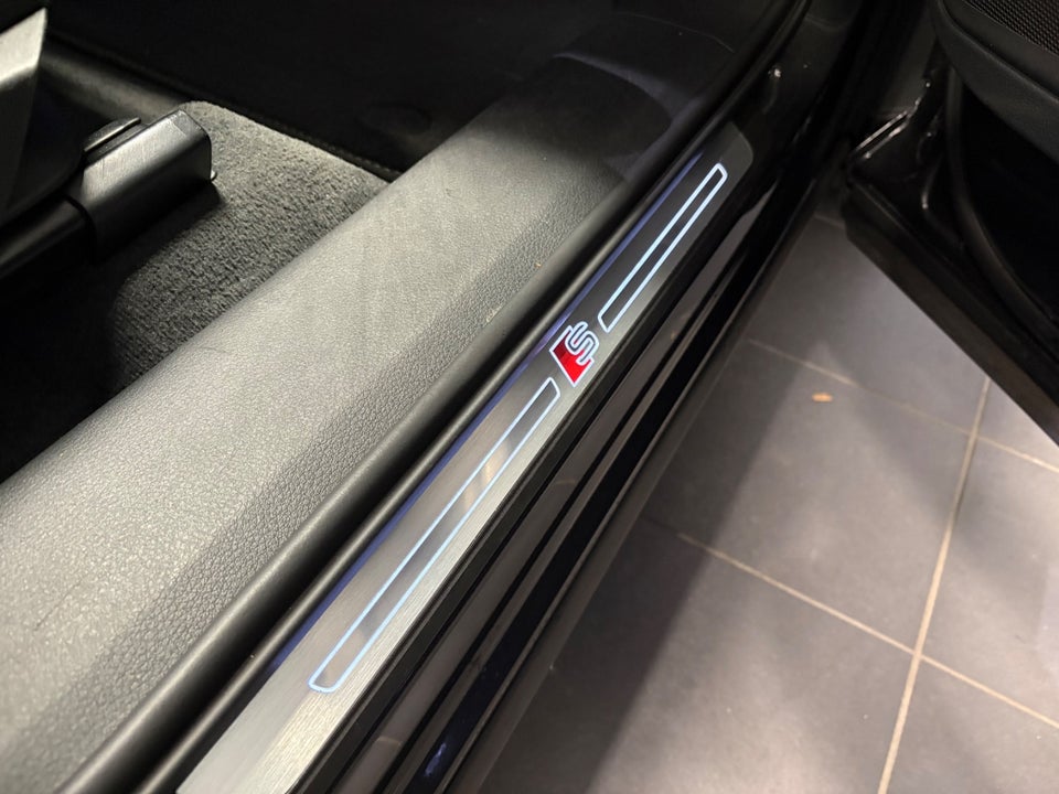 Audi Q8 e-tron 55 S-line quattro 5d