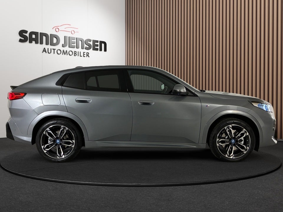 BMW iX2 xDrive30 M-Sport 5d
