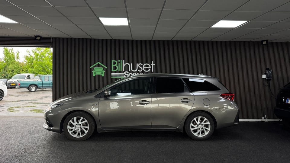 Toyota Auris 1,8 Hybrid H2 Comfort Touring Sports CVT 5d