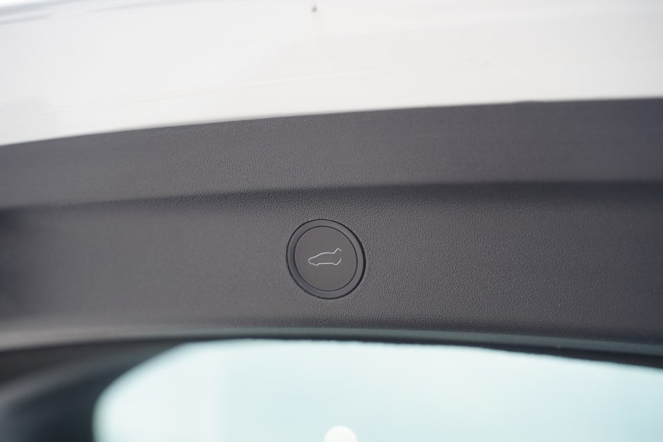 Tesla Model Y Long Range AWD 5d