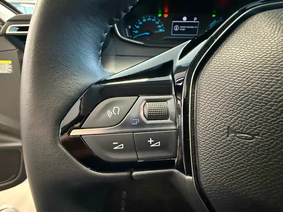Peugeot e-208 50 Style 5d