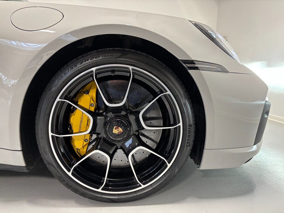 Porsche 911 Turbo S 3,8 Coupé PDK 2d