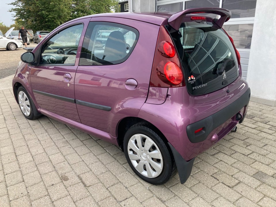 Peugeot 107 1,0 Champion Connect 5d