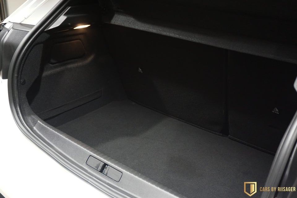 Peugeot 208 1,2 PureTech 75 Black Limited 5d