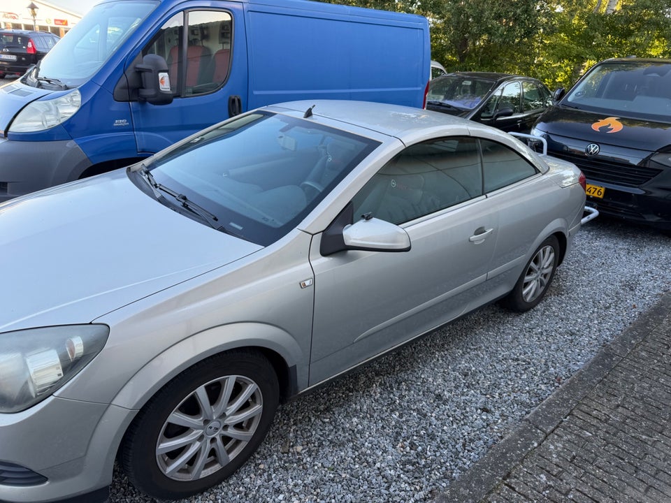 Opel Astra 1,8 16V Cosmo TwinTop 2d