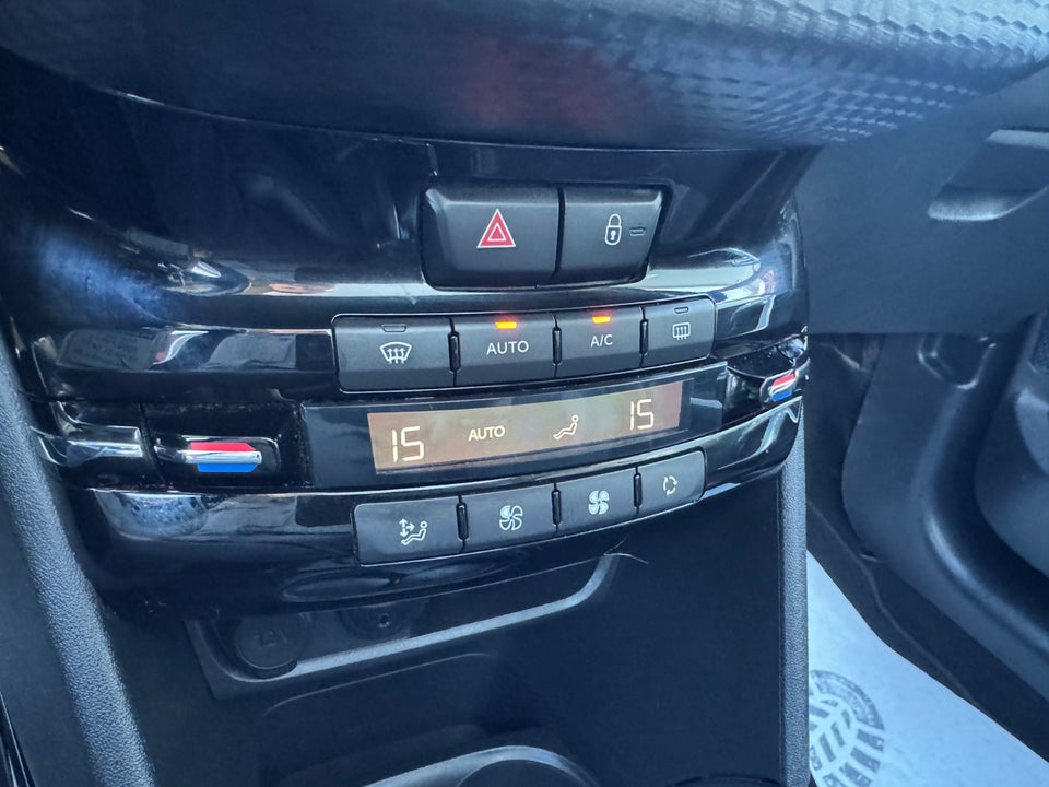 Peugeot 2008 1,6 BlueHDi 100 Allure Sky 5d