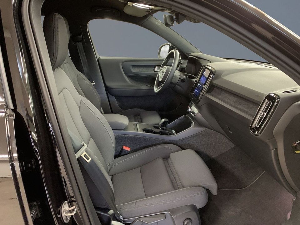 Volvo EX40 Extended Range Black Edition 5d