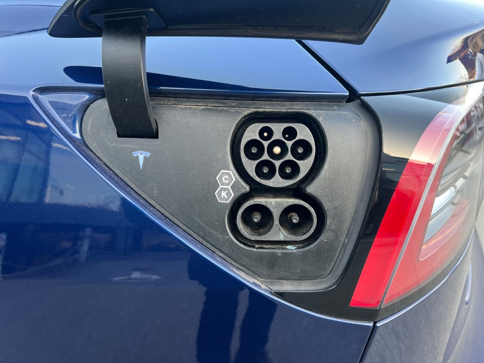 Tesla Model 3 Long Range AWD 4d