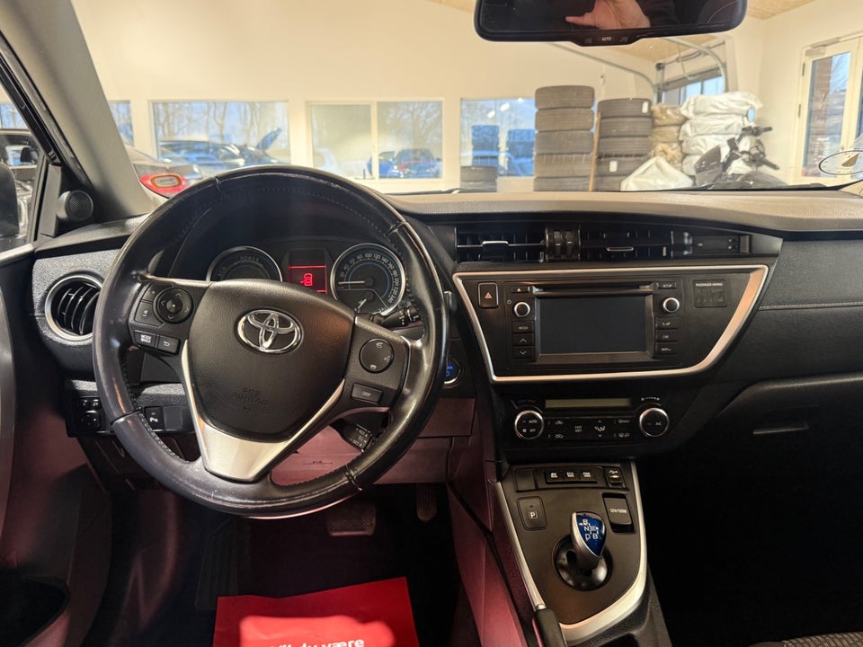 Toyota Auris 1,8 Hybrid H2 Premium Comfort CVT 5d